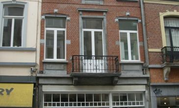 A Ixelles, Bailli, très bel appartement une chambre et petite terrasse arrière plein sud  !